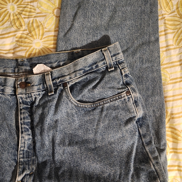 Kirkland Signature Men's Relaxed Blue Jeans - Picture 3 of 7